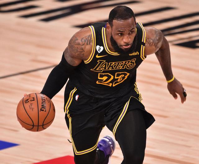 后急停中距 后急停中距